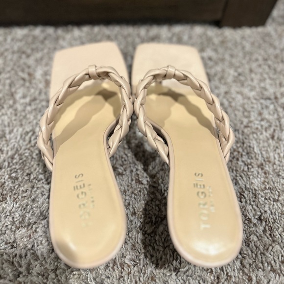 Tan Heels - Picture 3 of 3